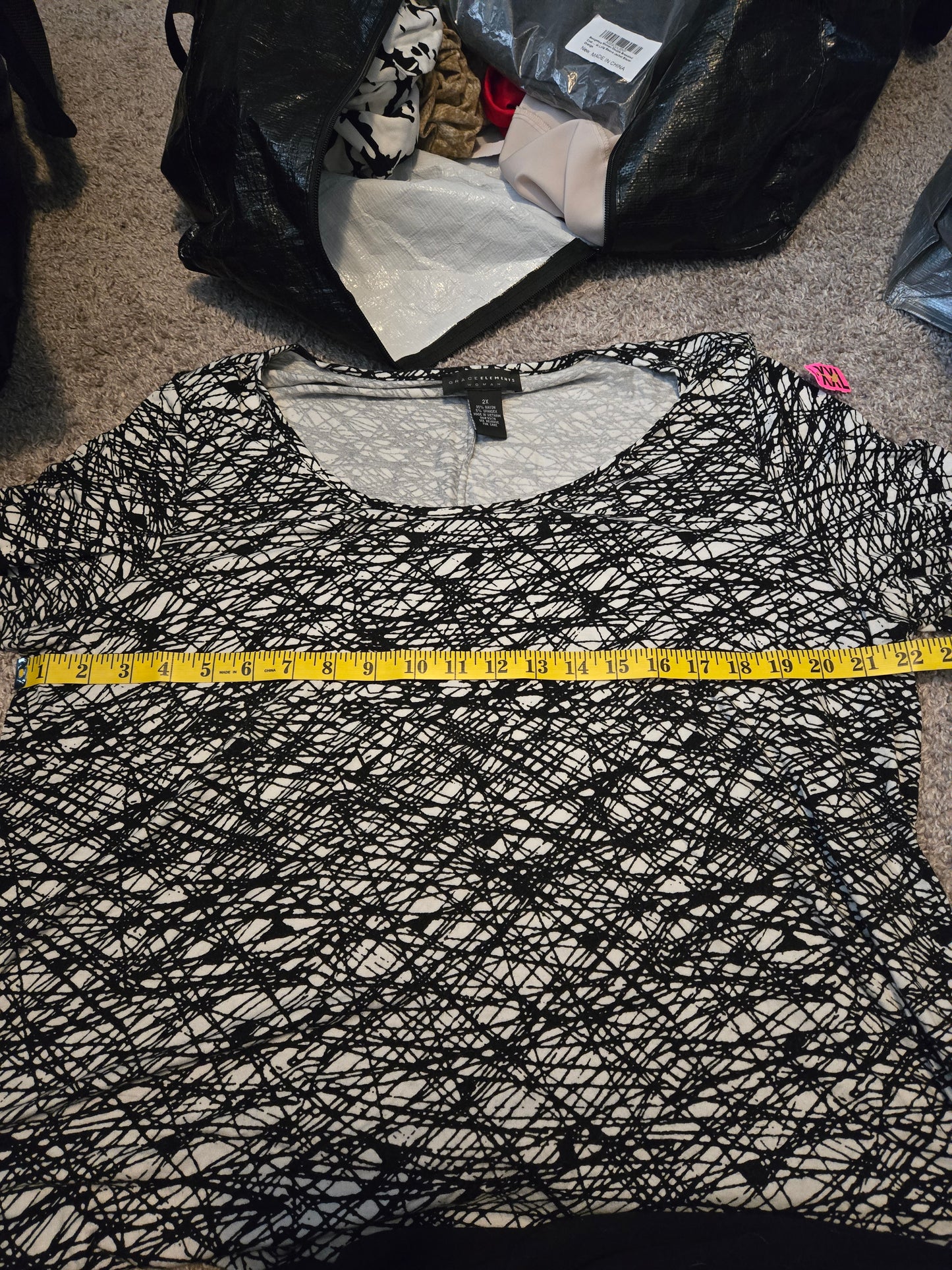 Grace Elements White and Black Abstract 3/4 Length Sleeves - Gently Used