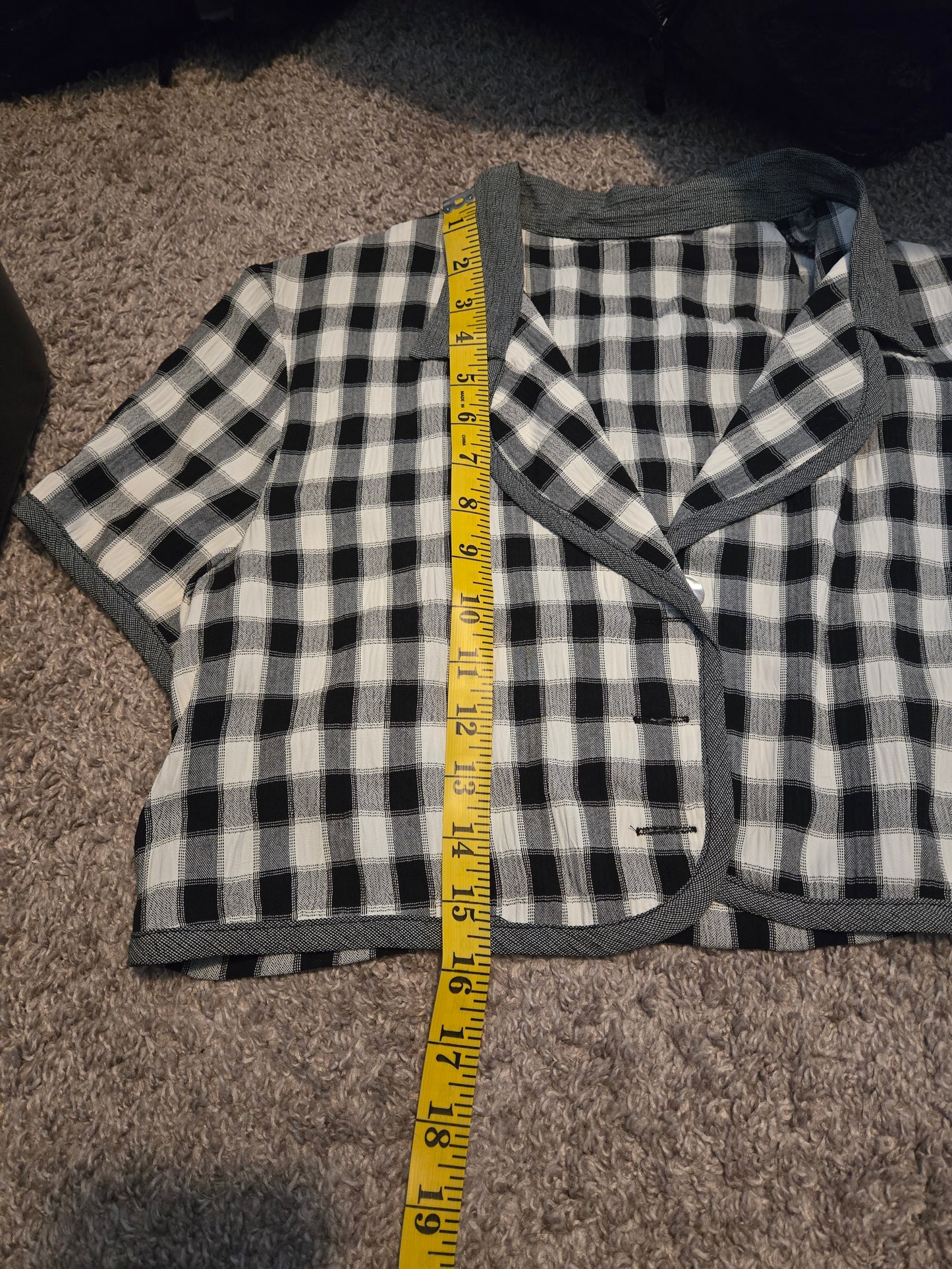 Plaid Unbranded Short Sleeve Crop Top Shirt - Gently Used