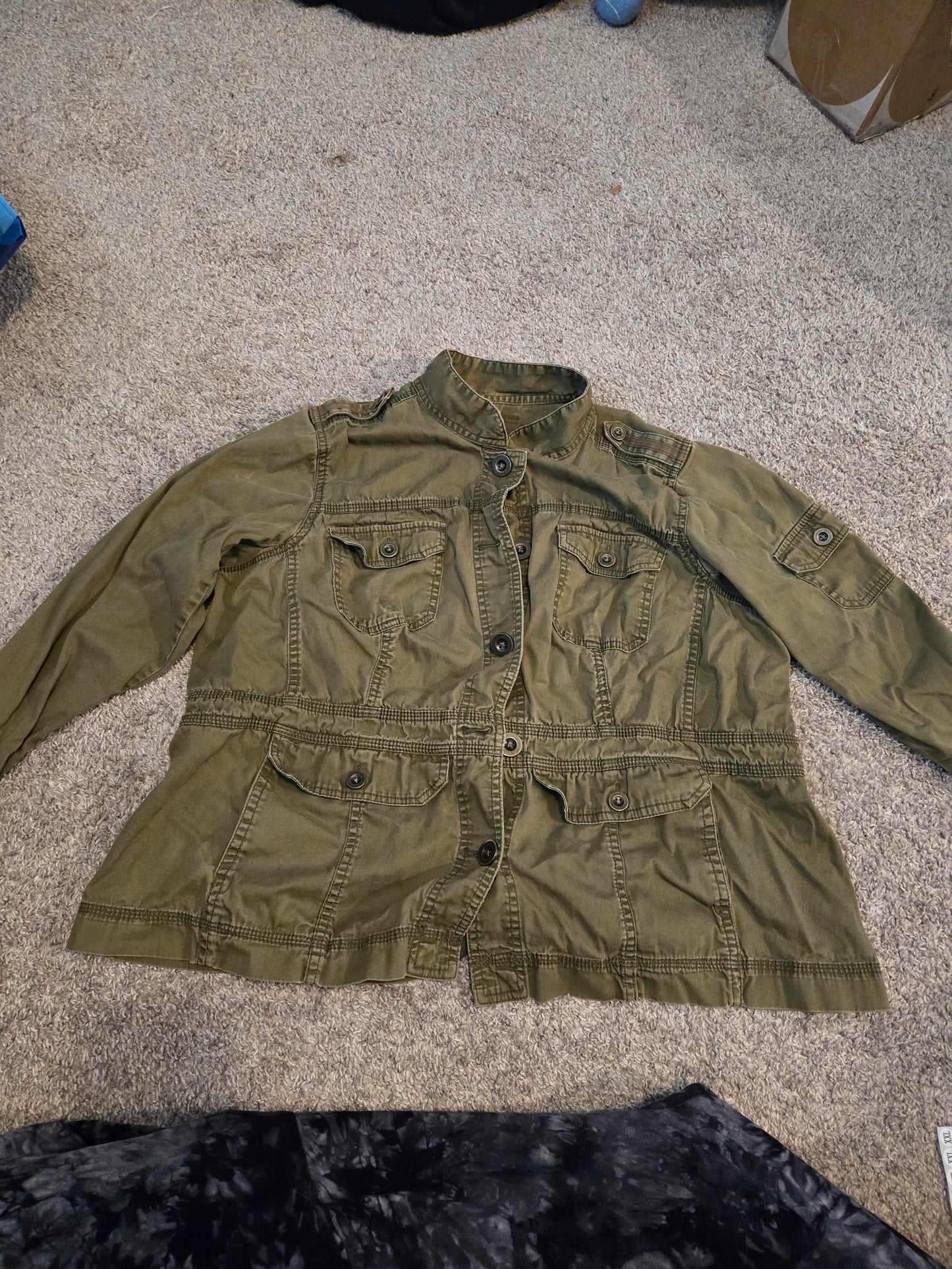 Sonoma Green Long Sleeve Button Up Shirt with Pockets - Gently Used