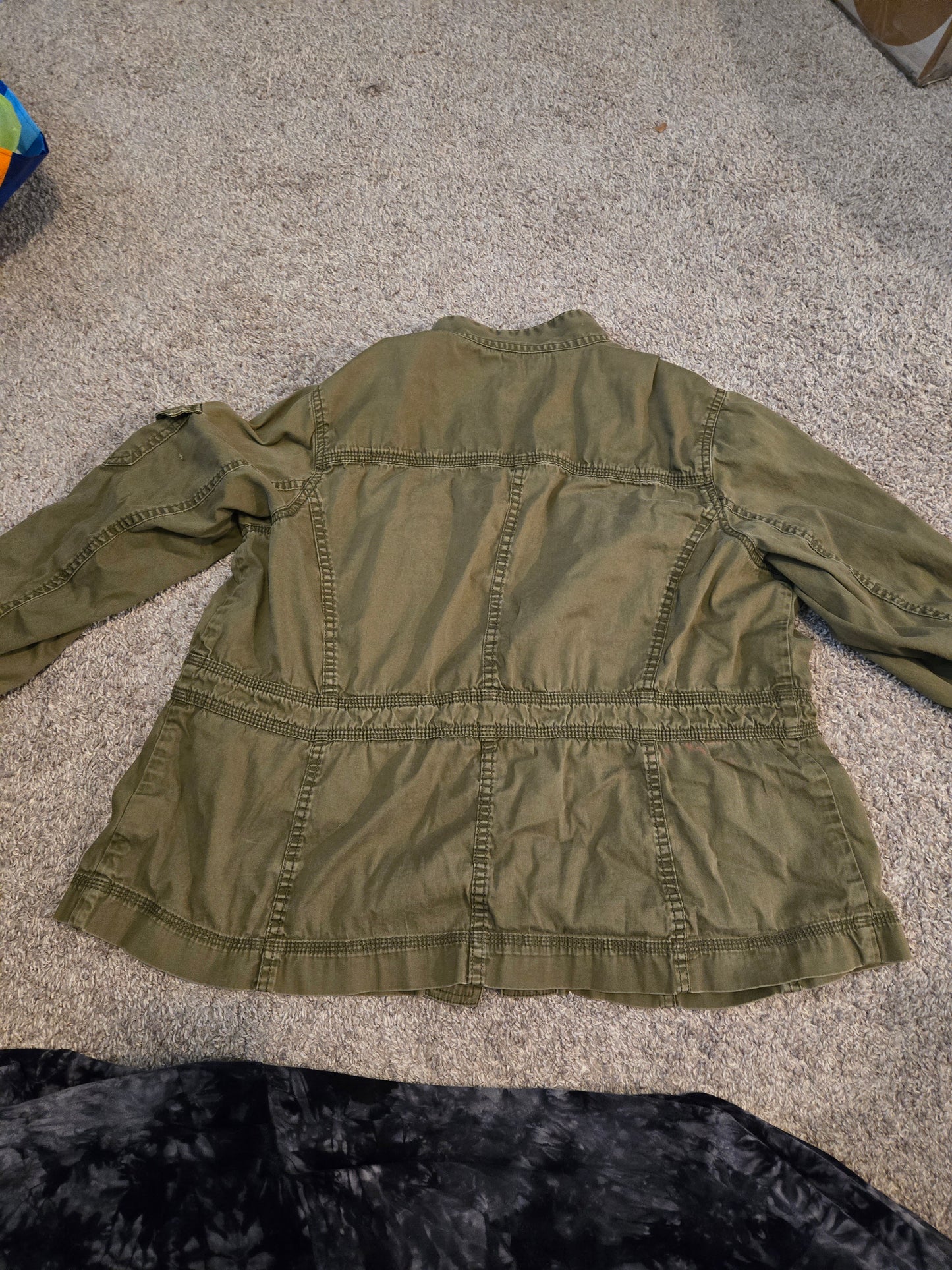 Sonoma Green Long Sleeve Button Up Shirt with Pockets - Gently Used