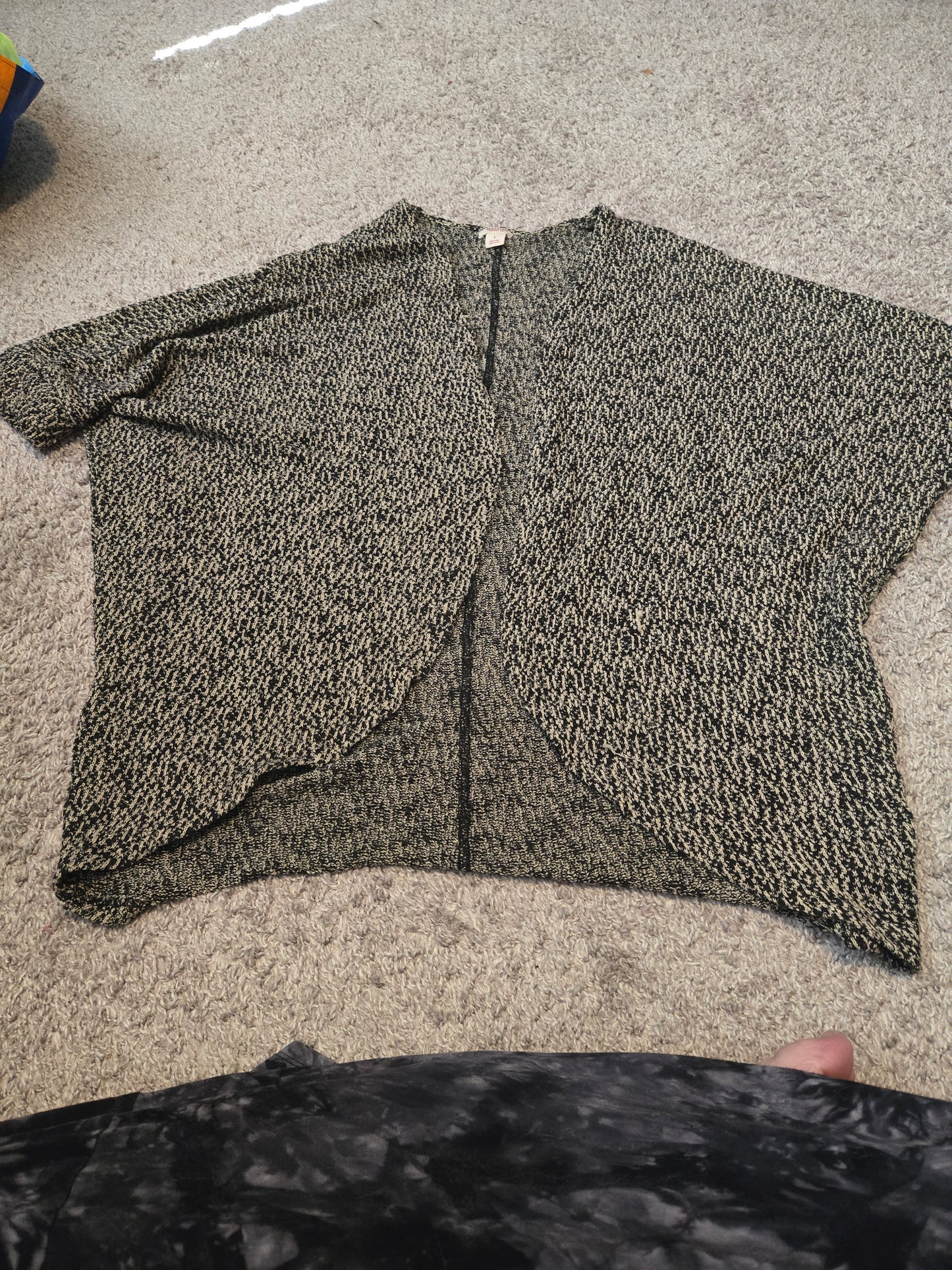 Mossimo Black and Gray Abstract Sweater Cardigan - Gently Used