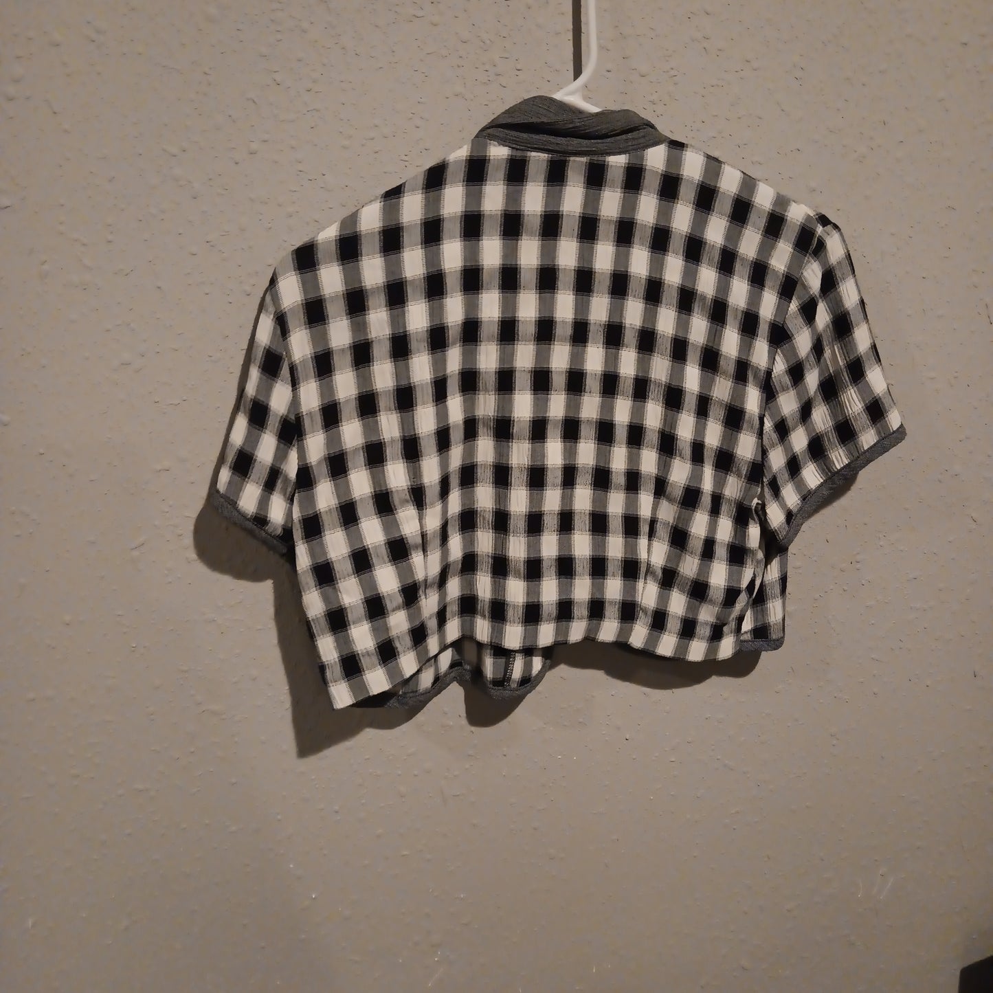 Plaid Unbranded Short Sleeve Crop Top Shirt - Gently Used