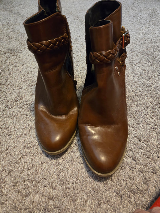 American Eagle Brown Zip Up Ankle Booties
