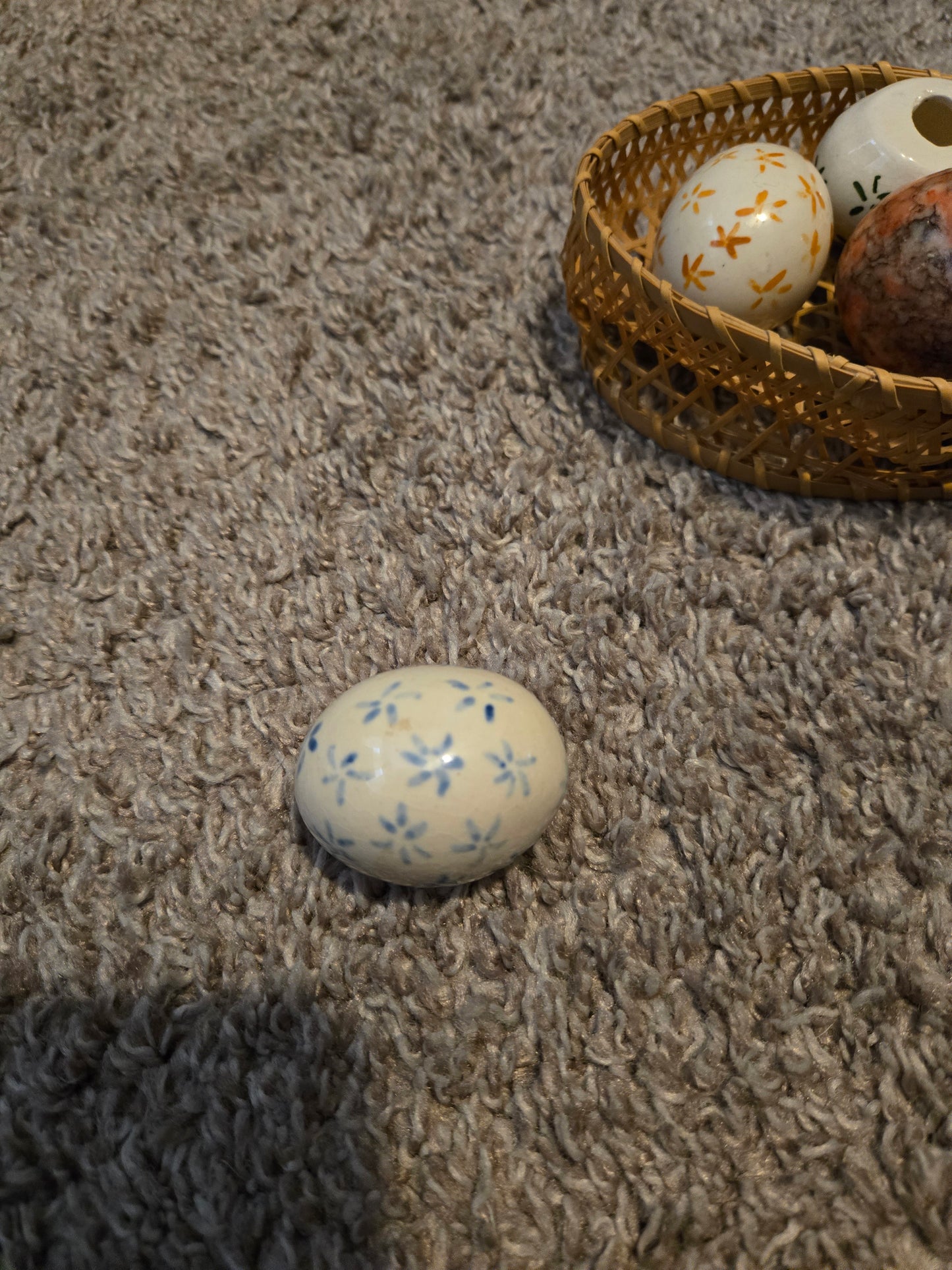 Wicker Basket With Glass And Quartz Eggs
