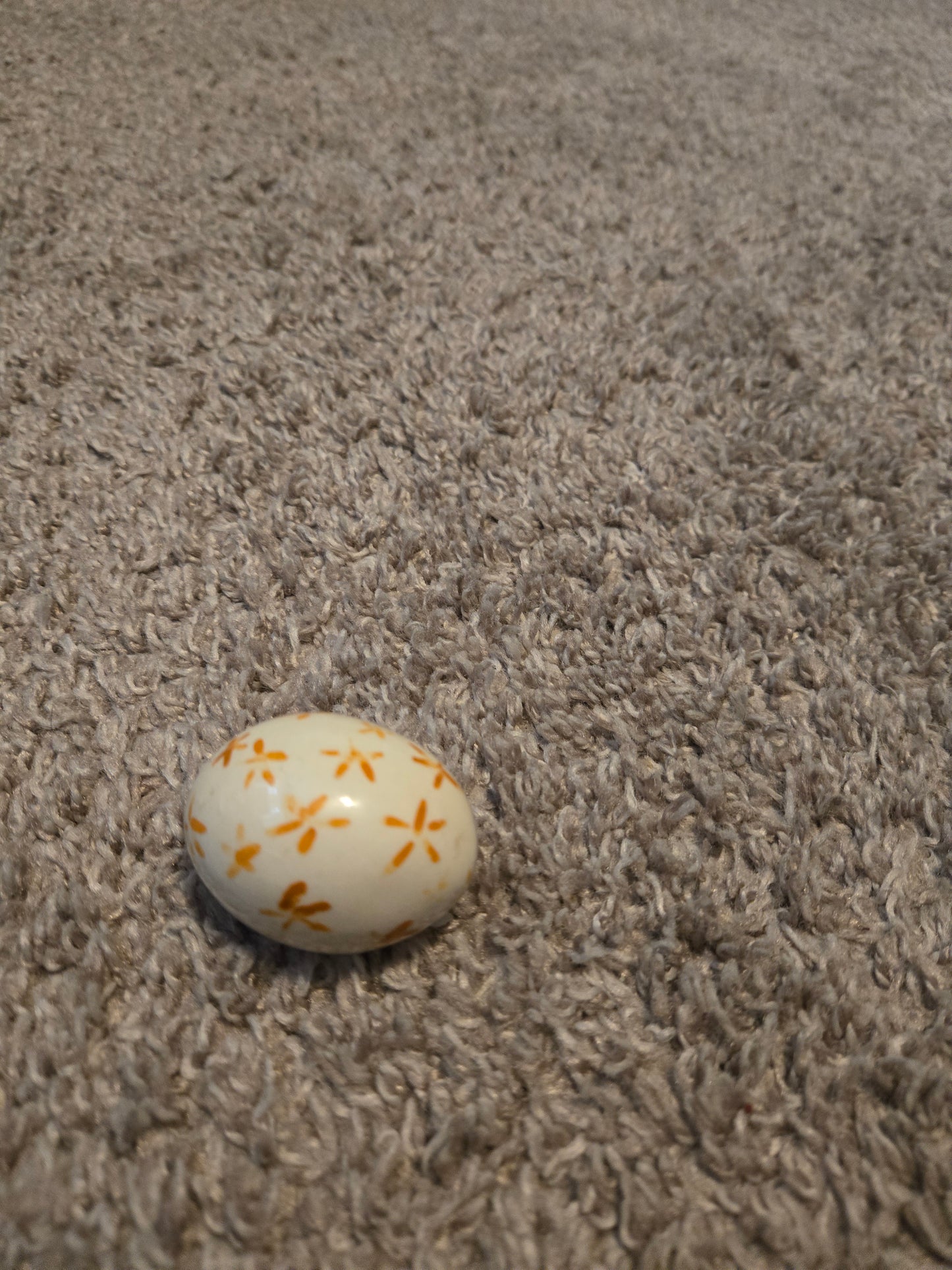 Wicker Basket With Glass And Quartz Eggs